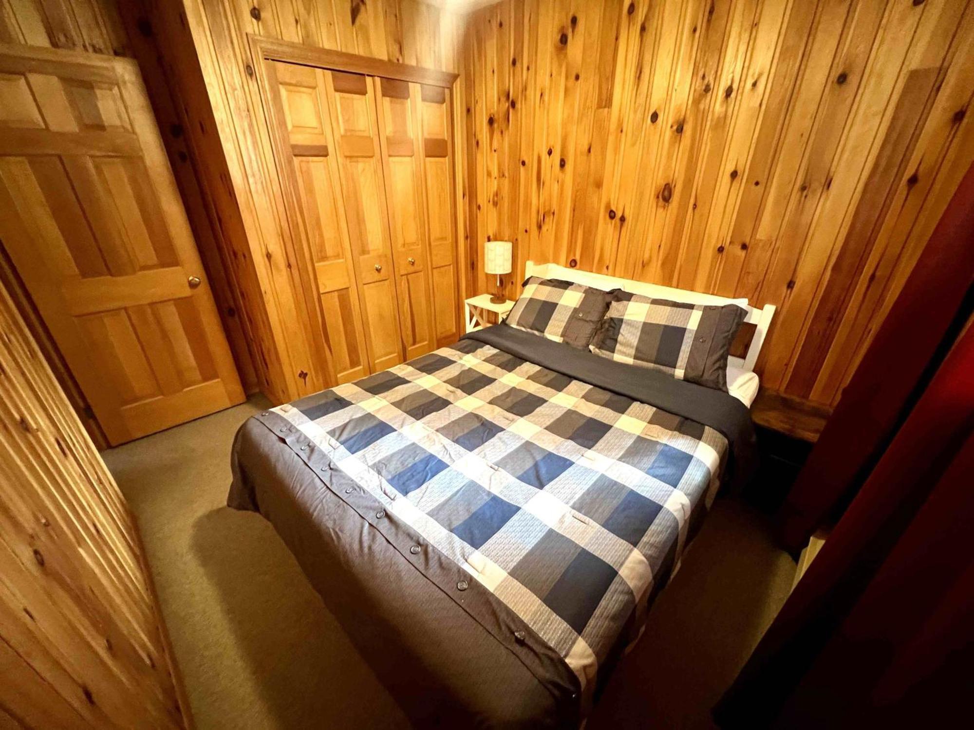 High Falls Bay Cottages, Camping & Waterpark 2* Bracebridge