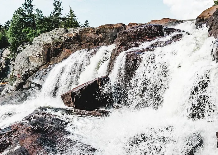 High Falls Bay Cottages, Camping & Waterpark