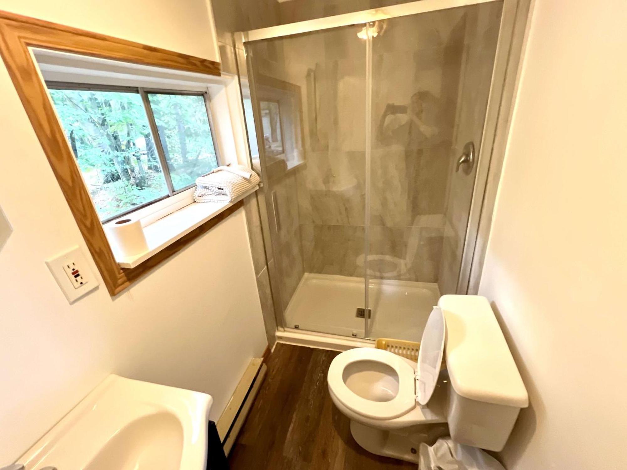 High Falls Bay Cottages, Camping & Waterpark Resort