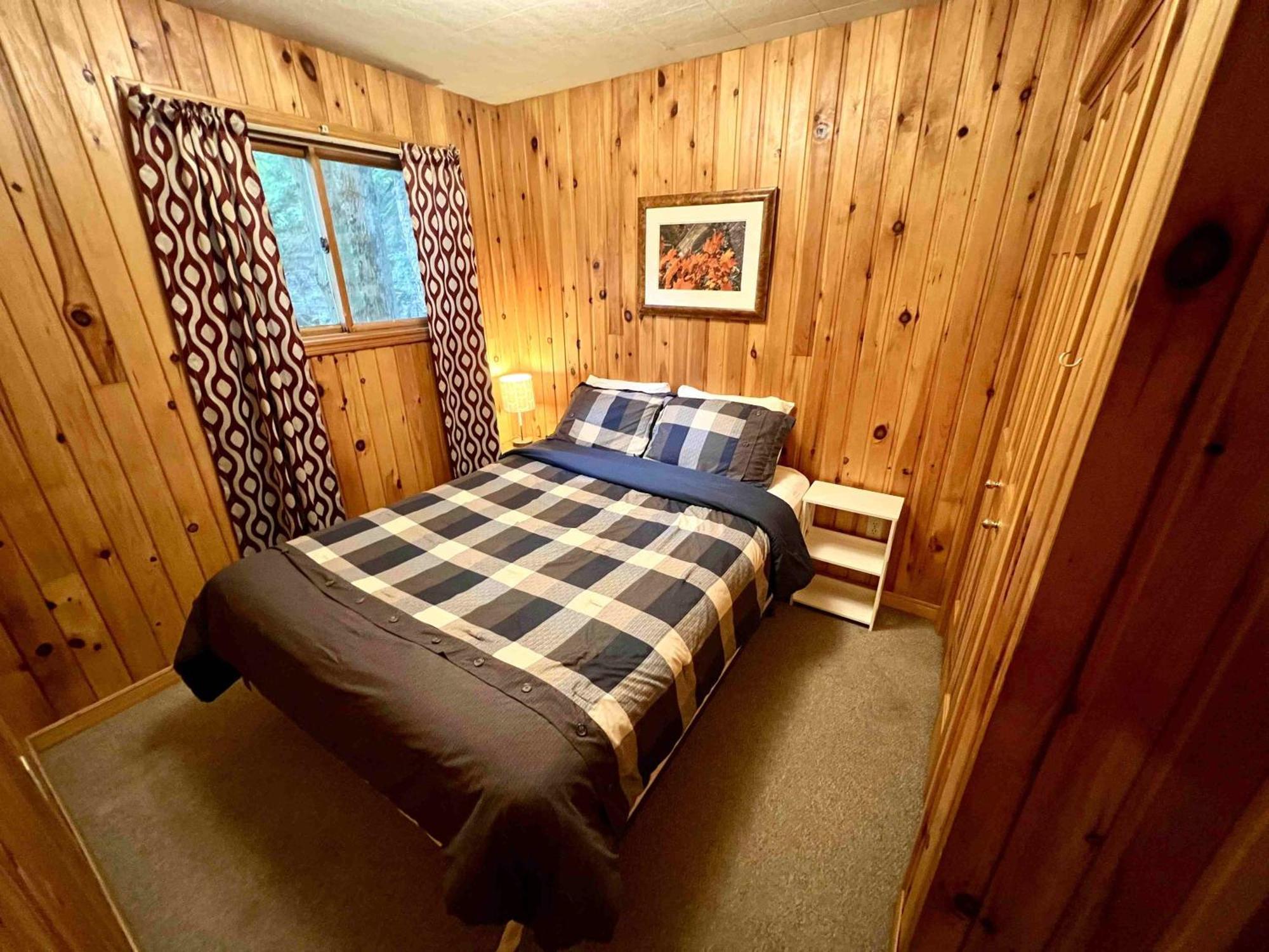 High Falls Bay Cottages, Camping & Waterpark Bracebridge