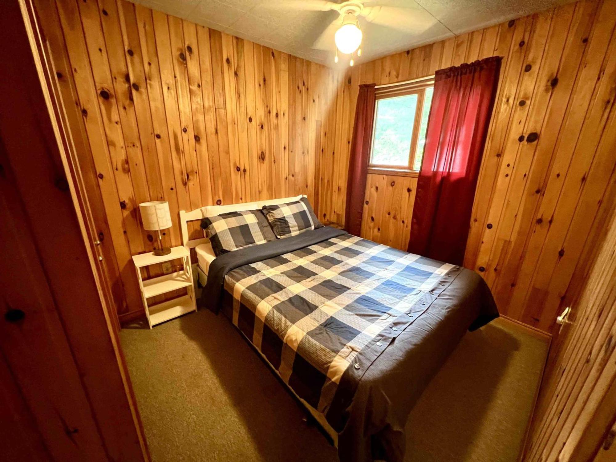 High Falls Bay Cottages, Camping & Waterpark
