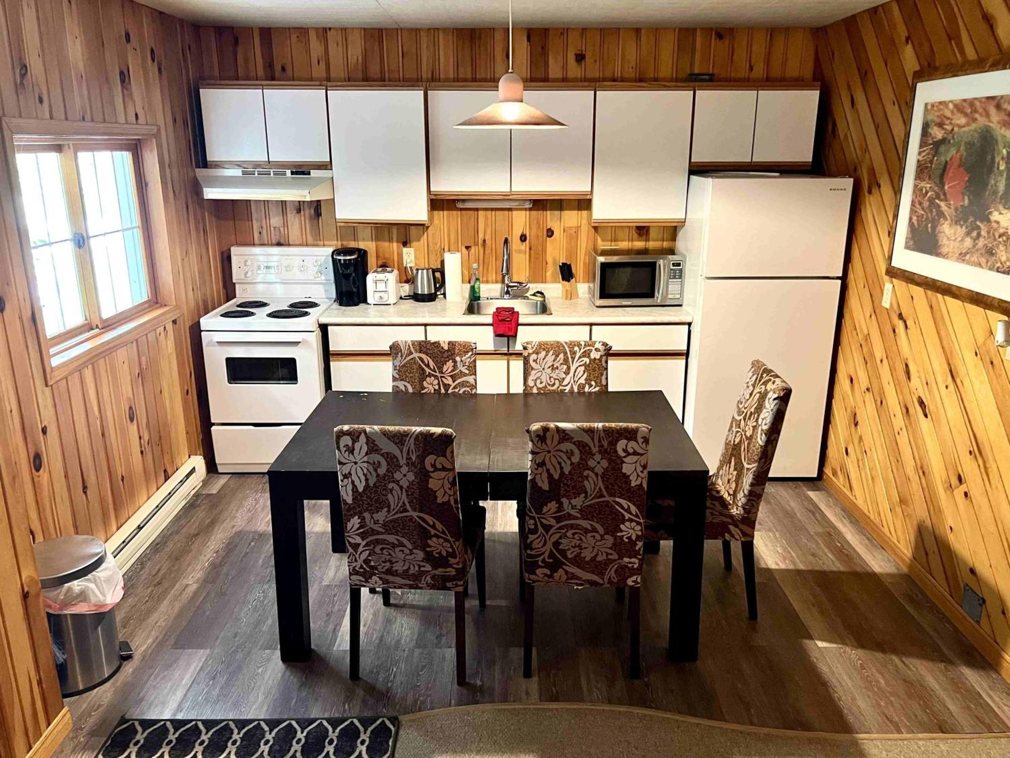 Resort High Falls Bay Cottages, Camping & Waterpark