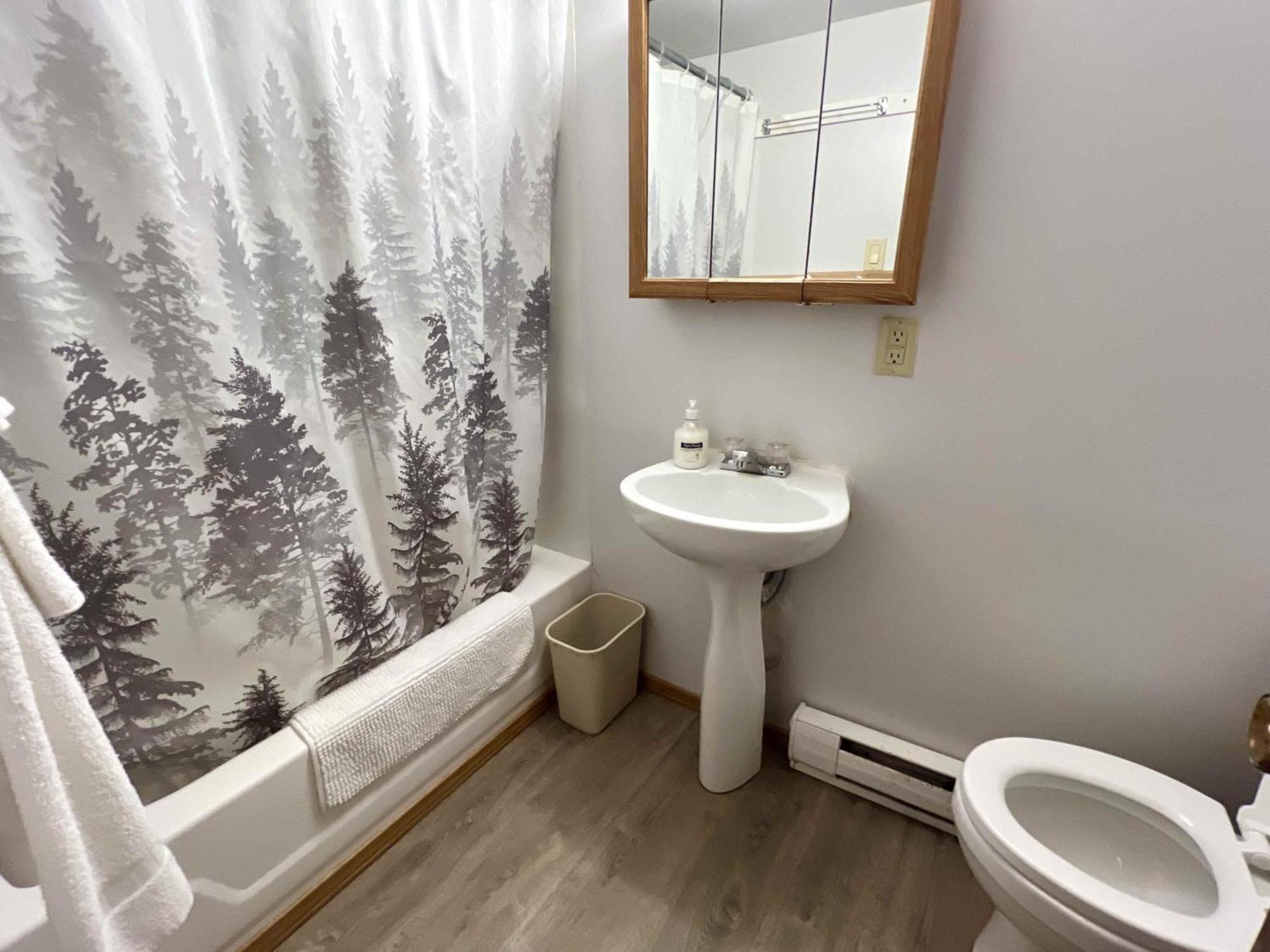 High Falls Bay Cottages, Camping & Waterpark Bracebridge