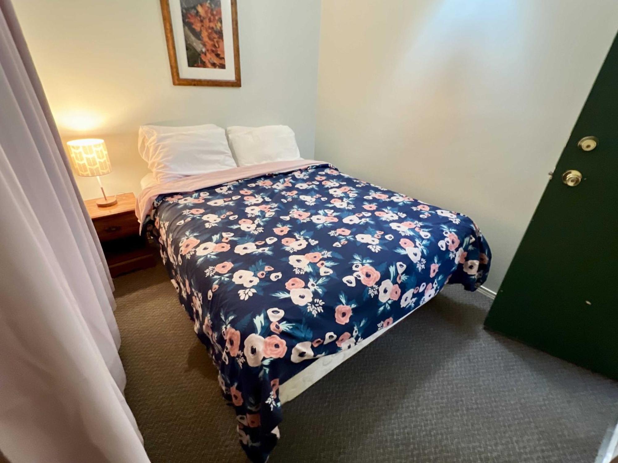 High Falls Bay Cottages, Camping & Waterpark