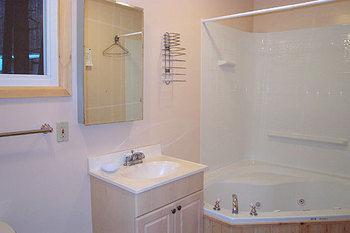 High Falls Bay Cottages, Camping & Waterpark Bracebridge
