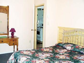 High Falls Bay Cottages, Camping & Waterpark