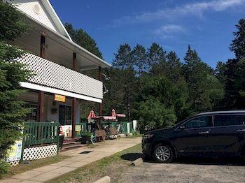High Falls Bay Cottages, Camping & Waterpark