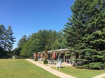 High Falls Bay Cottages, Camping & Waterpark Bracebridge