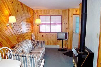 High Falls Bay Cottages, Camping & Waterpark