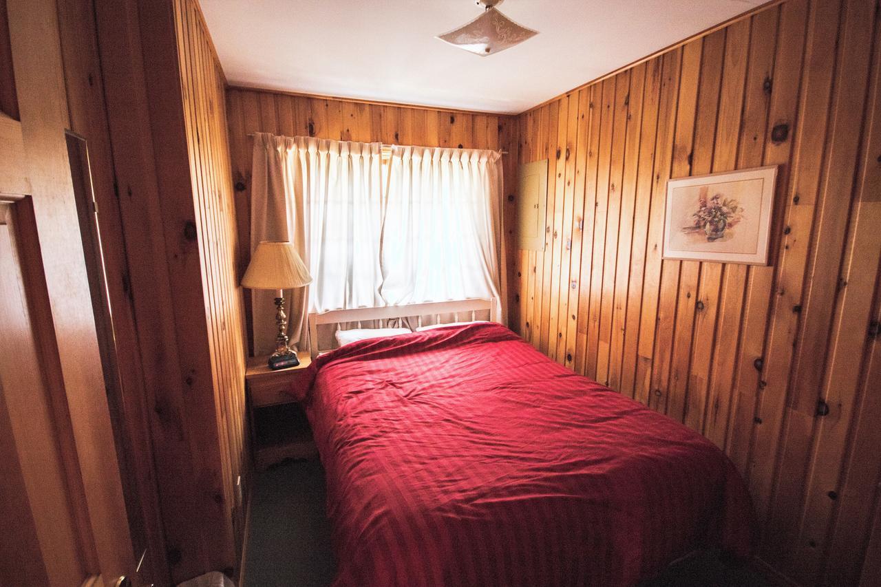 High Falls Bay Cottages, Camping & Waterpark 2* Bracebridge