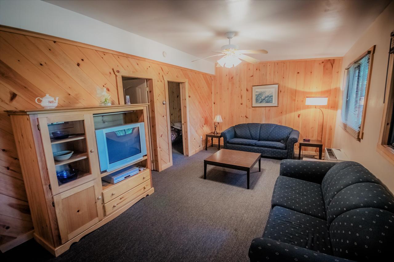 High Falls Bay Cottages, Camping & Waterpark Resort 2*