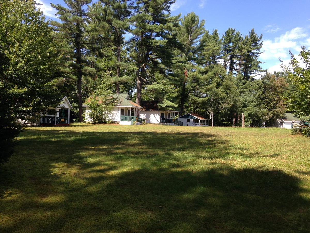 High Falls Bay Cottages, Camping & Waterpark Resort