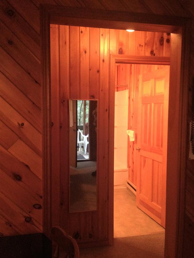 High Falls Bay Cottages, Camping & Waterpark 2* Bracebridge